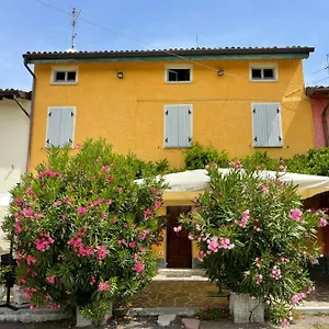 La Casa Tra I Vigneti Montecalvo Versiggia